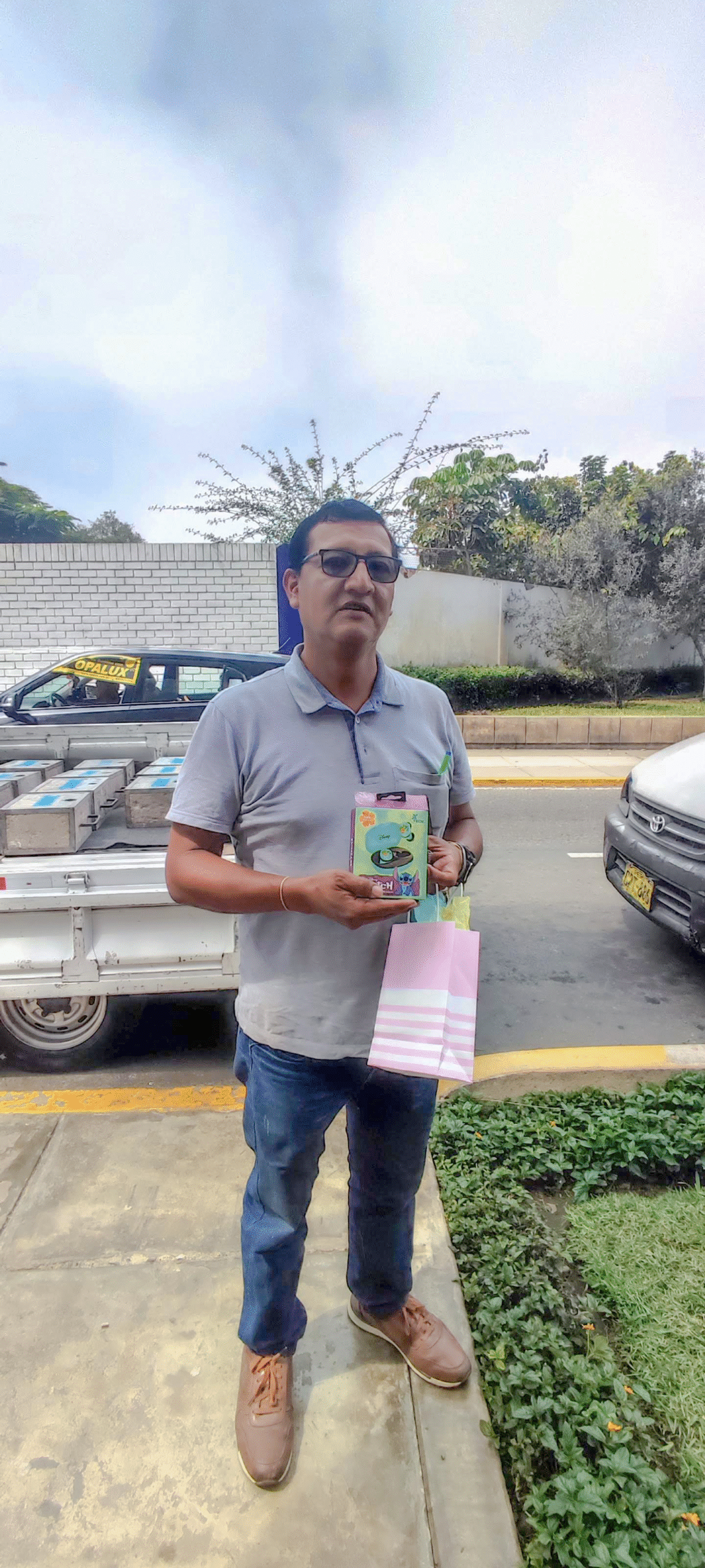 Cliente Lima con audífonos Stitch 6