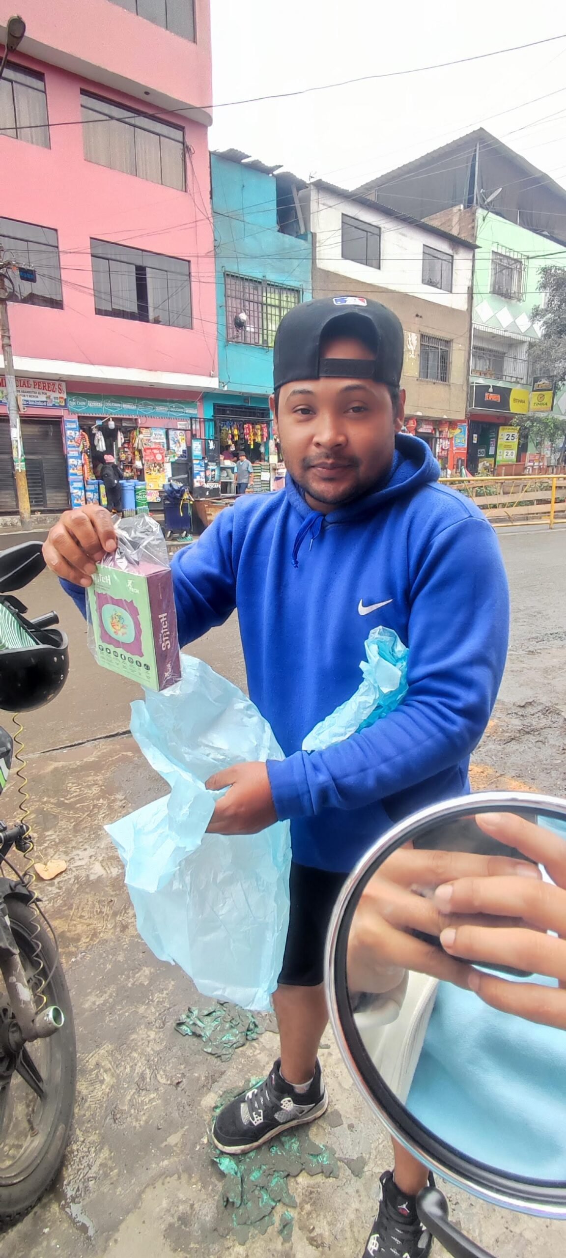 Cliente Lima con audífonos Stitch 5