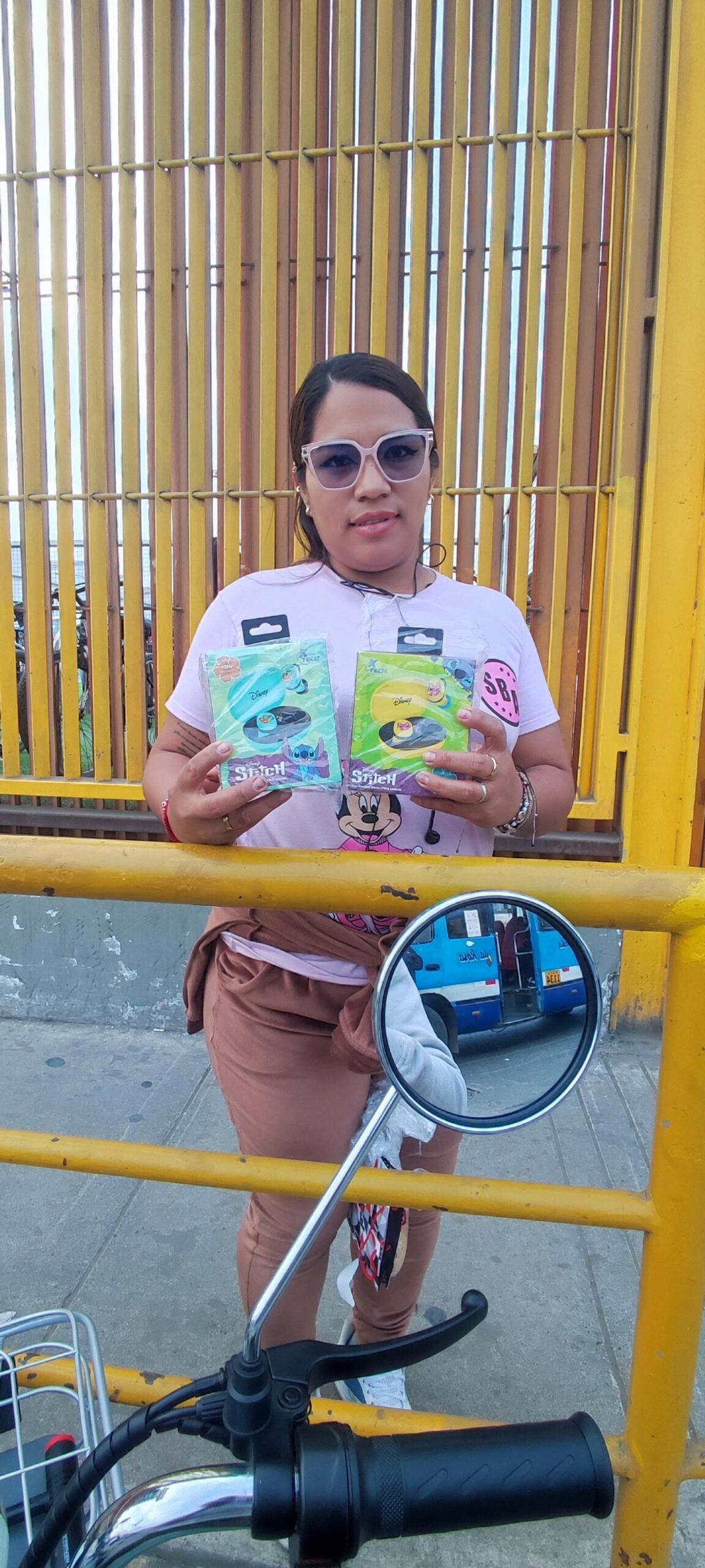 Cliente Lima con audífonos Stitch 1