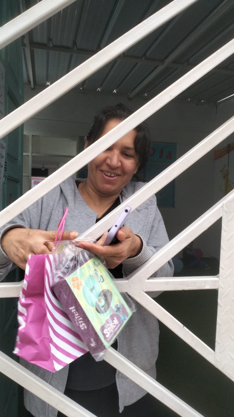 Cliente Lima con audífonos Stitch 12