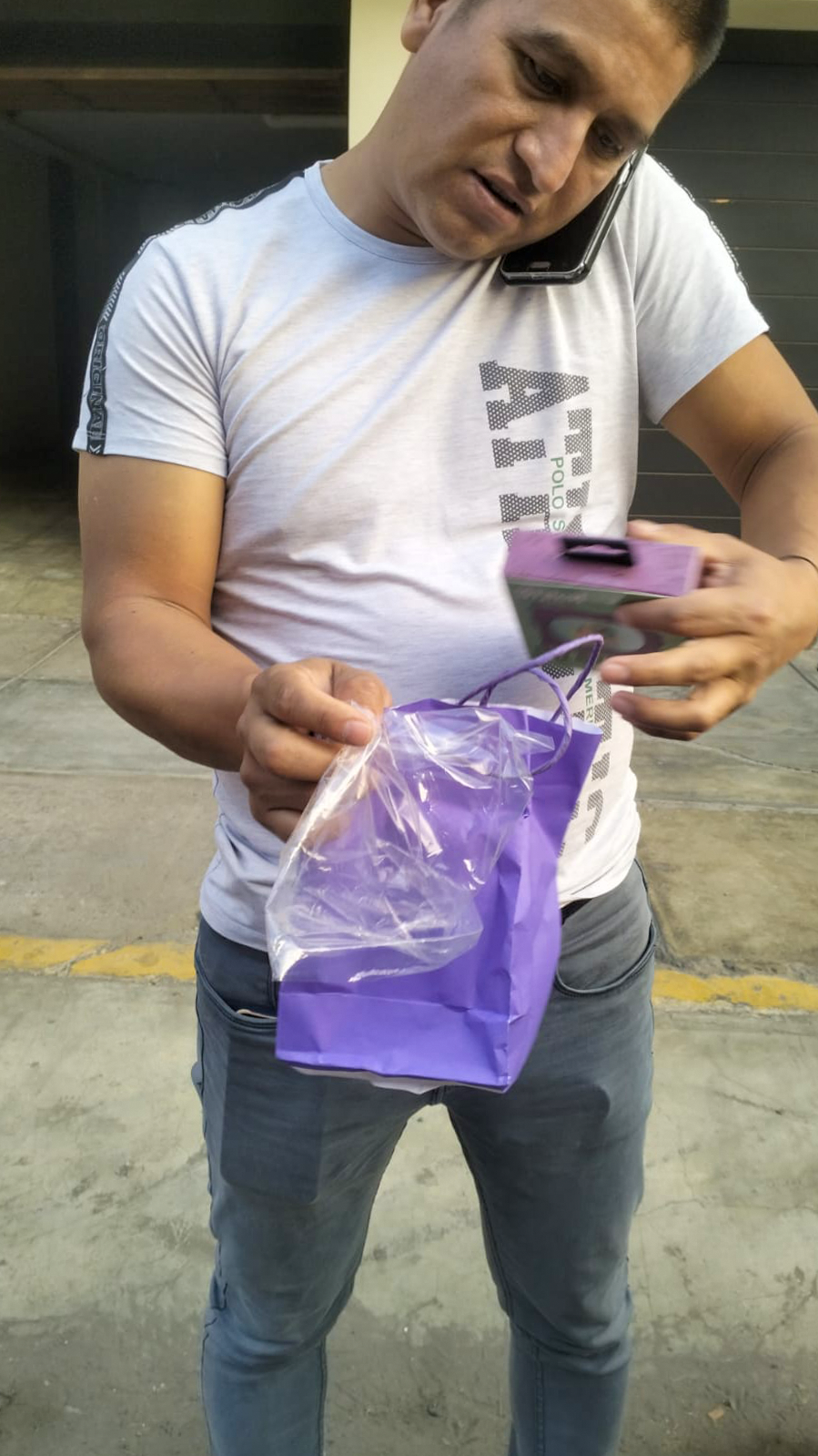 Cliente Lima con audífonos Stitch 15