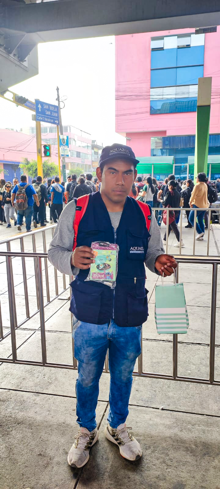 Cliente Lima con audífonos Stitch 7